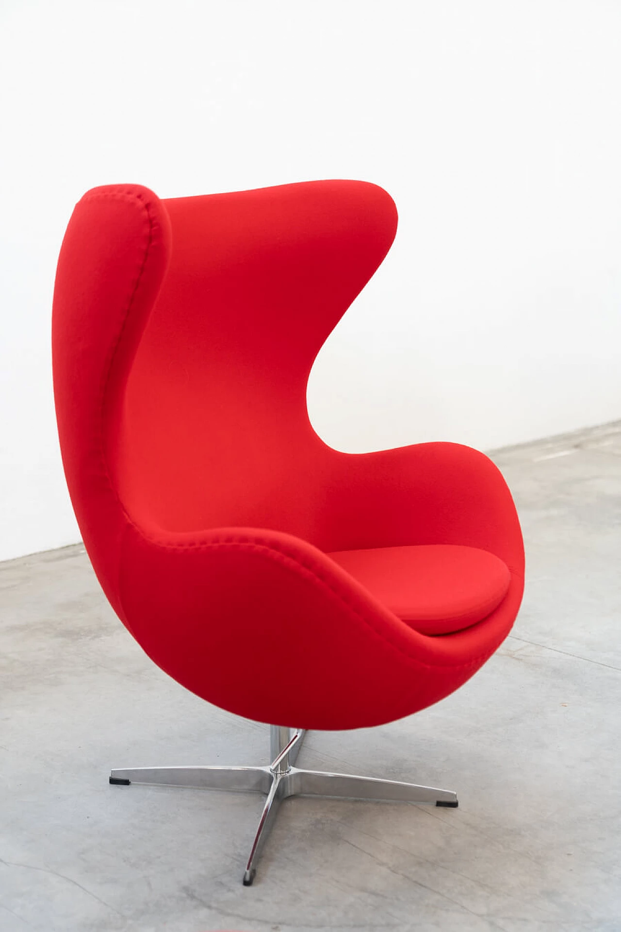 Egg Chair armchair and pouf by Arne Jacobsen for Fritz Hansen, 1980s 10
