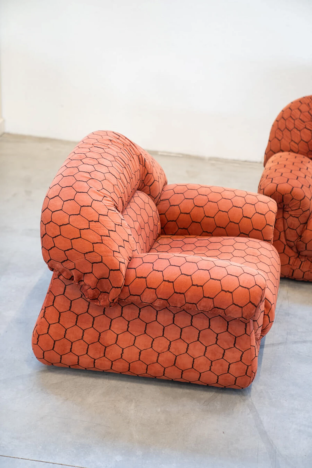 Orange and black fabric sofa and pair of armchairs, 1970s 16