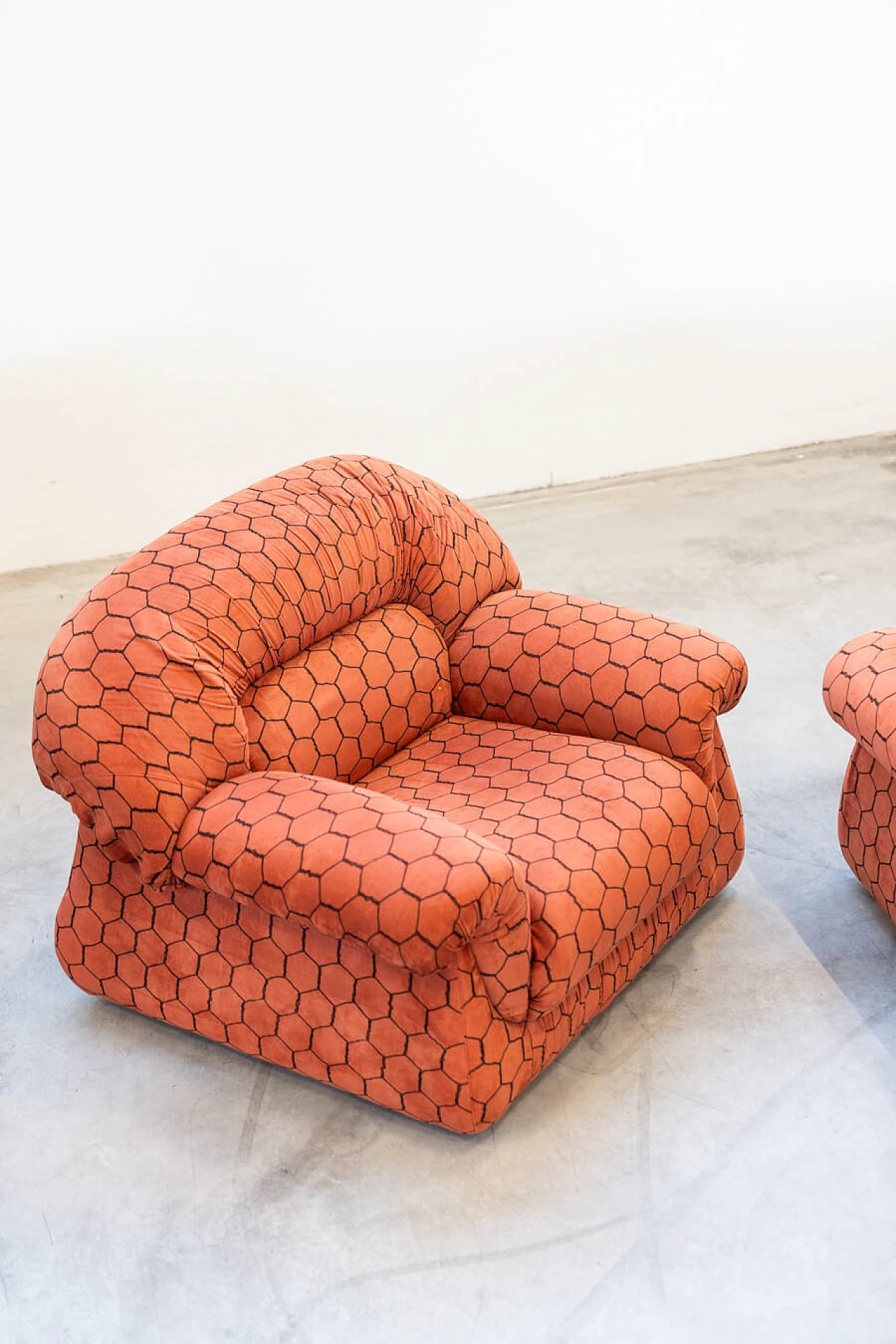 Orange and black fabric sofa and pair of armchairs, 1970s 25