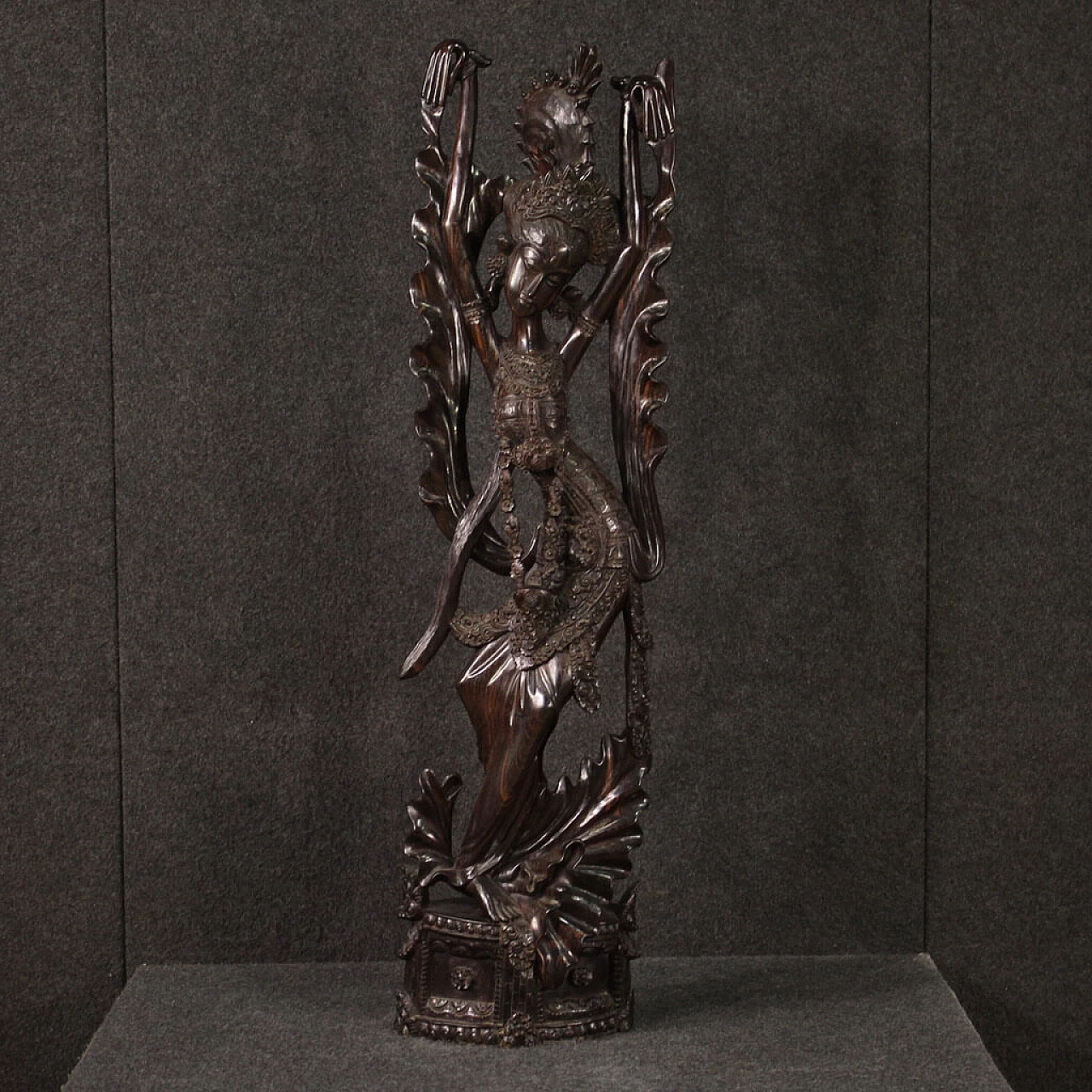 Danzatrice, scultura indonesiana in legno esotico 1