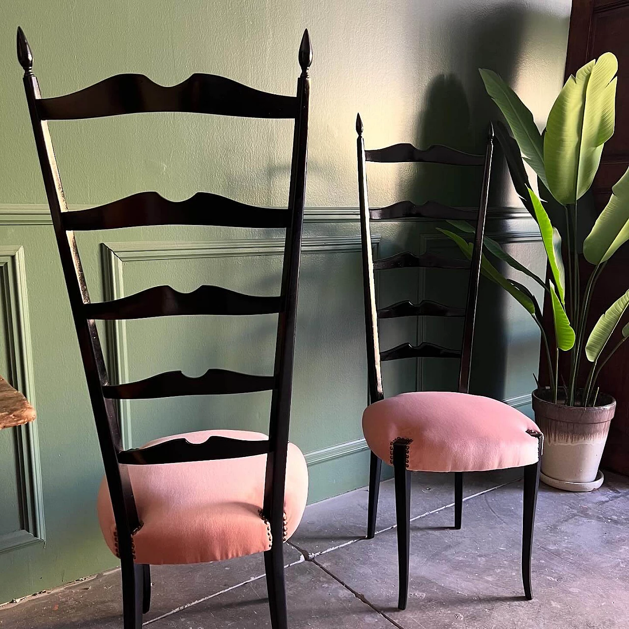 Pair of mahogany Chiavarine chairs attributed to Paolo Buffa, 1950s 2