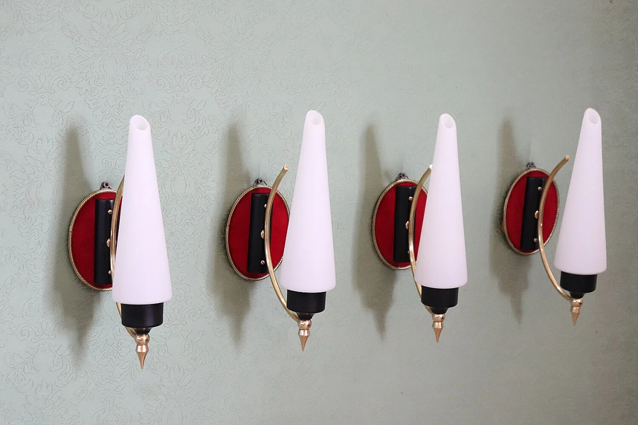 4 Wall lights in opaline glass and brass in the style of Stilnovo, 1950s 4
