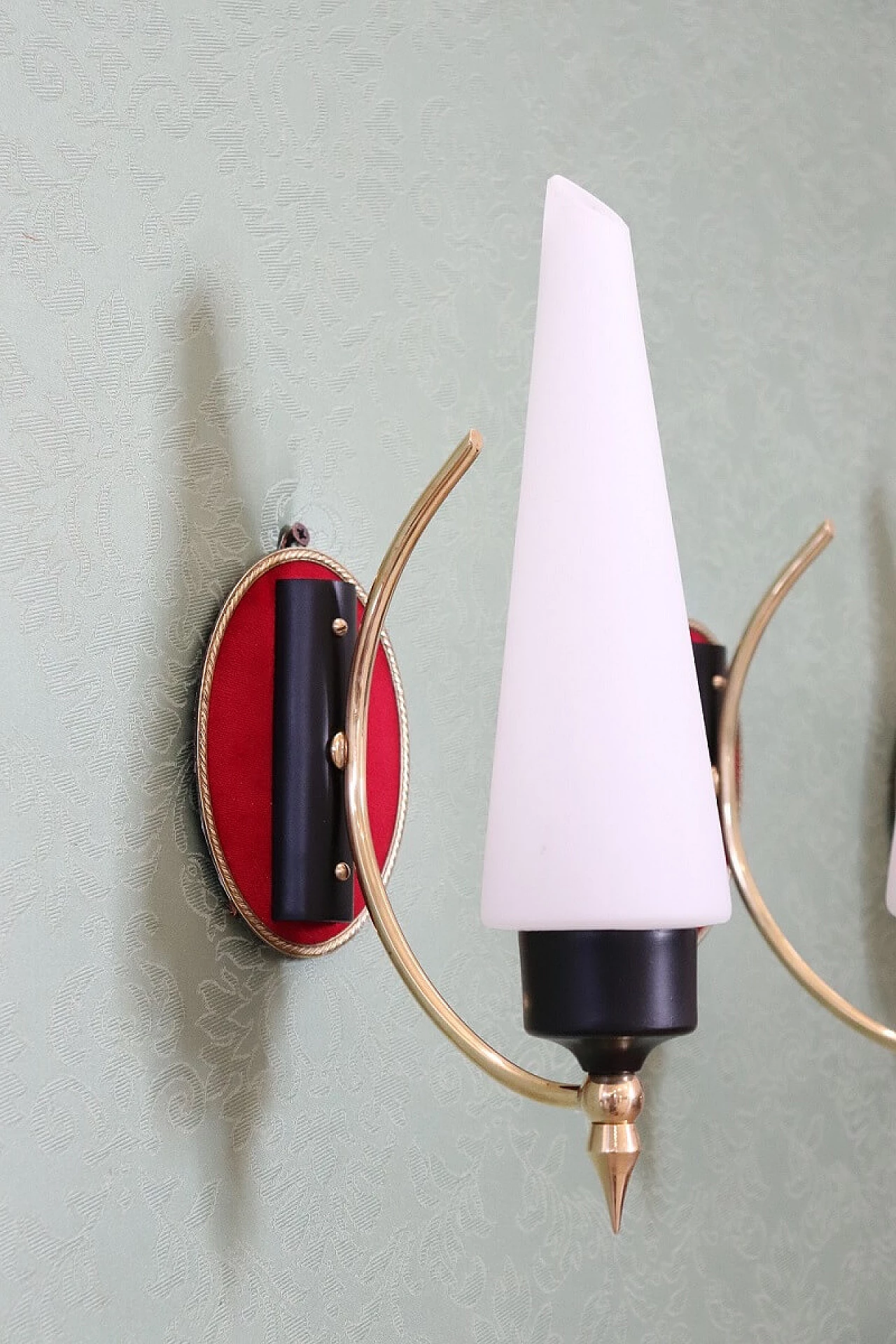4 Wall lights in opaline glass and brass in the style of Stilnovo, 1950s 5