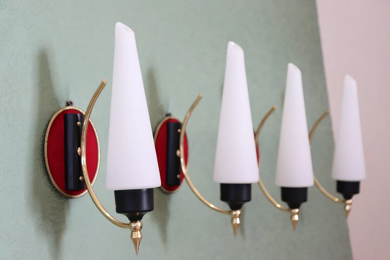 4 Wall lights in opaline glass and brass in the style of Stilnovo, 1950s 6