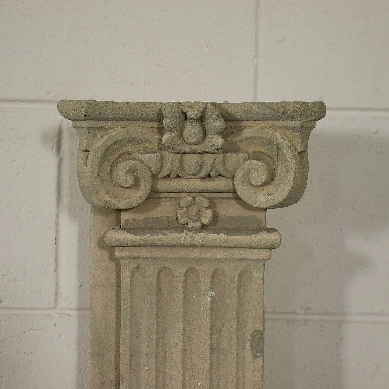 Pair of Renaissance style stone pilasters, 16th century 3