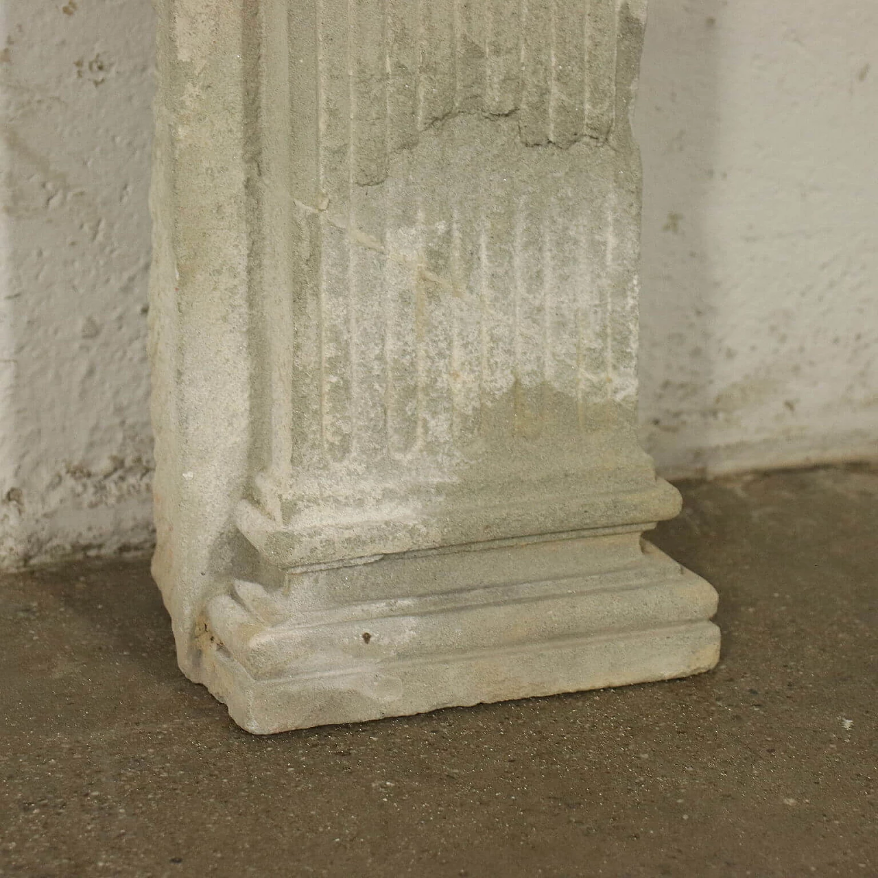 Pair of Renaissance style stone pilasters, 16th century 7