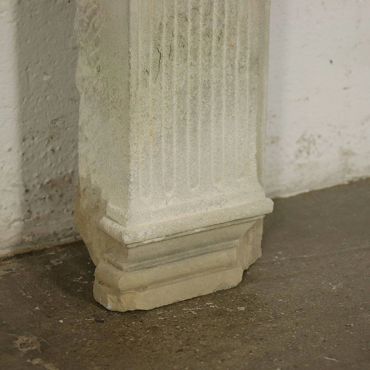 Pair of Renaissance style stone pilasters, 16th century 8
