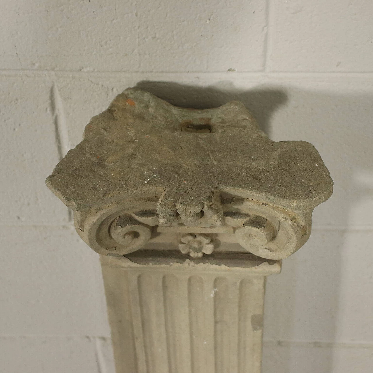 Pair of Renaissance style stone pilasters, 16th century 9