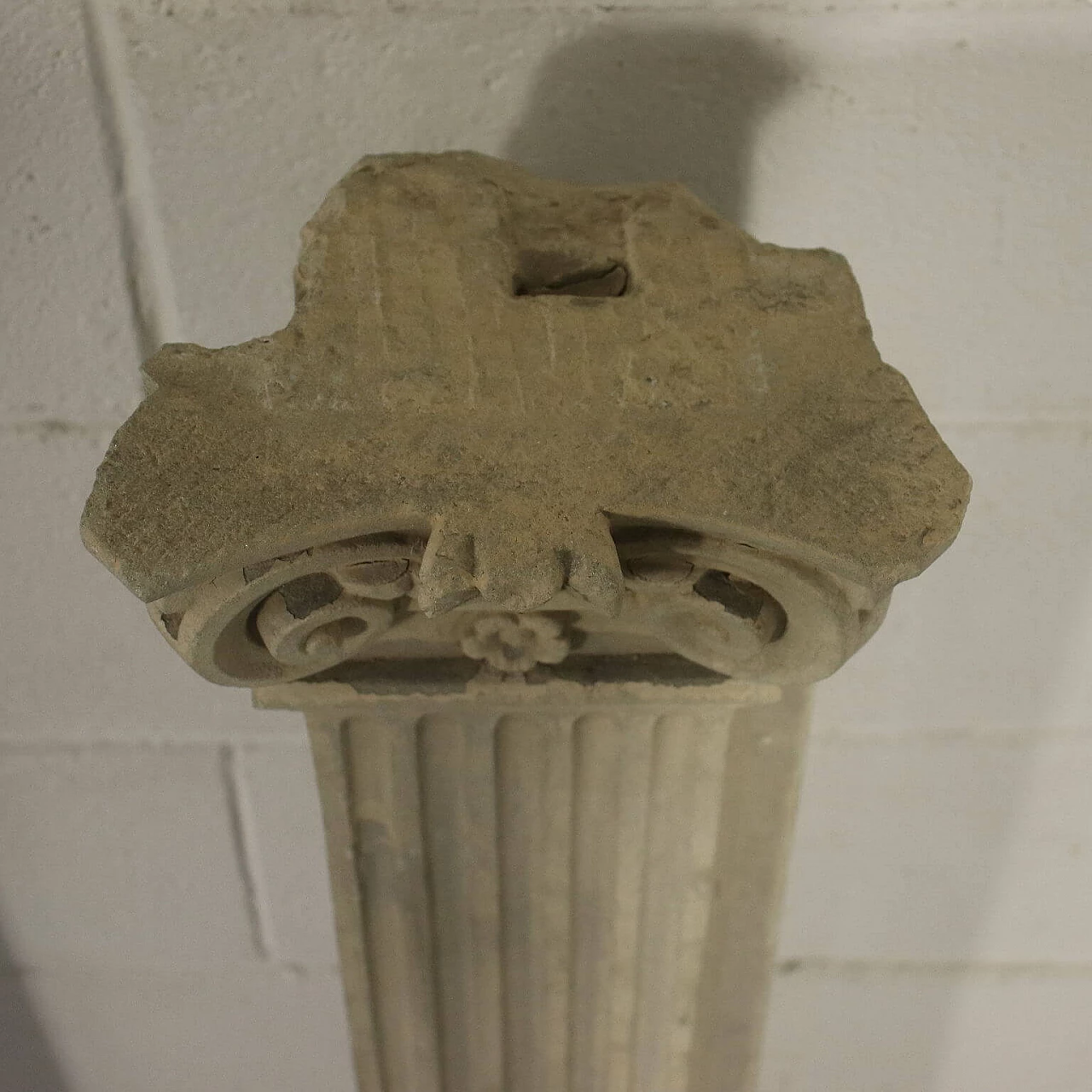 Pair of Renaissance style stone pilasters, 16th century 10