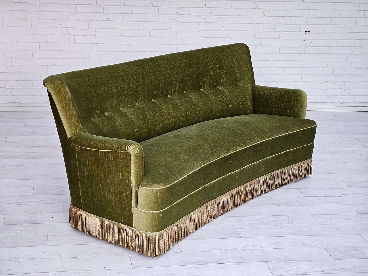 Danish Banana three-seater green velvet sofa with beech legs, 1970s 4