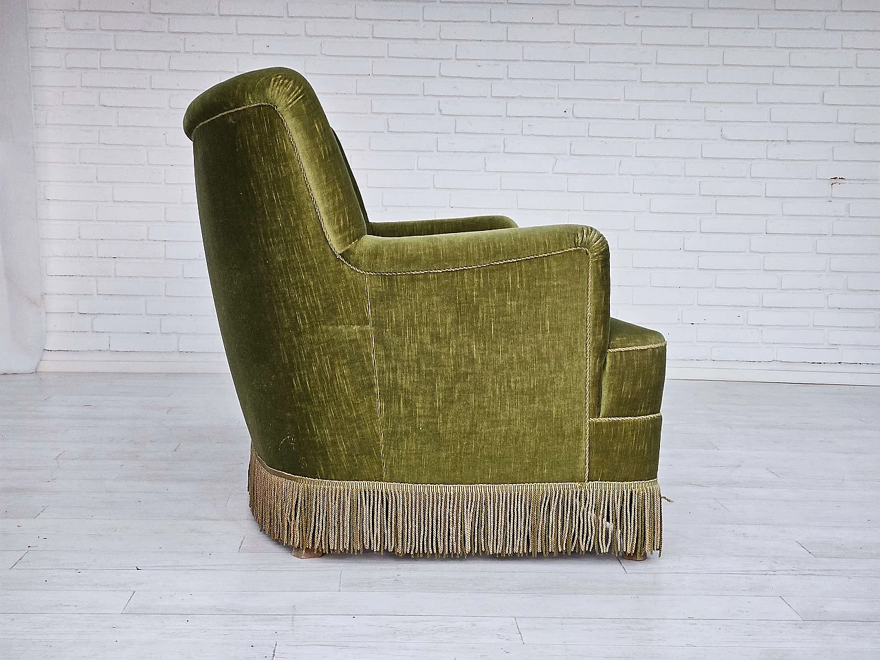 Danish Banana three-seater green velvet sofa with beech legs, 1970s 6