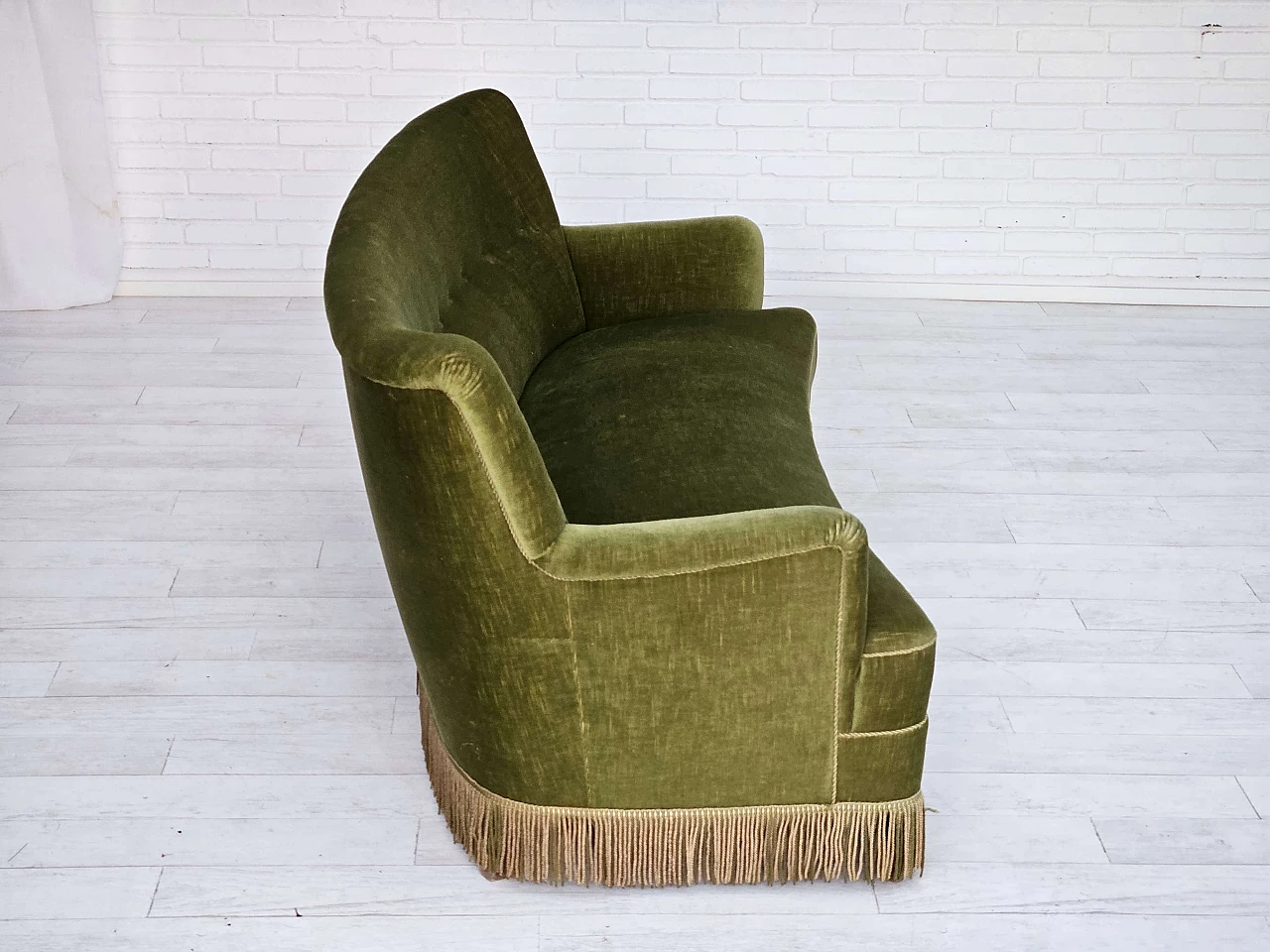 Danish Banana three-seater green velvet sofa with beech legs, 1970s 7