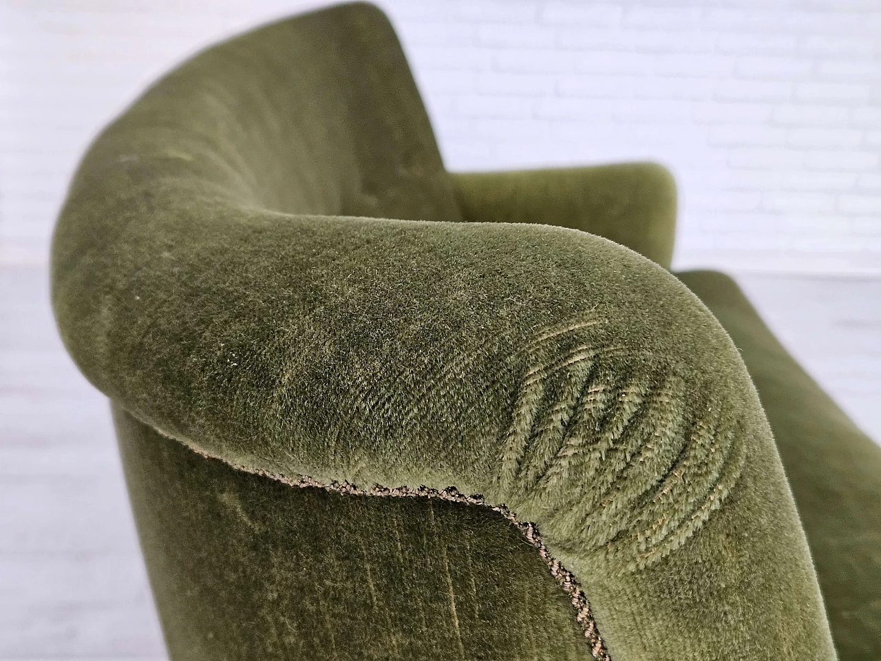 Danish Banana three-seater green velvet sofa with beech legs, 1970s 8