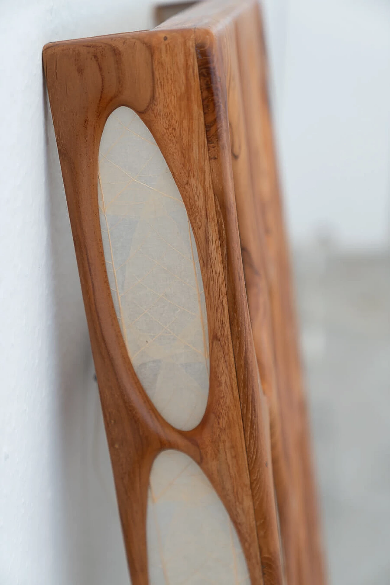 Lampada da muro in legno ciliegio e carta di riso di Steelline, anni '80 5