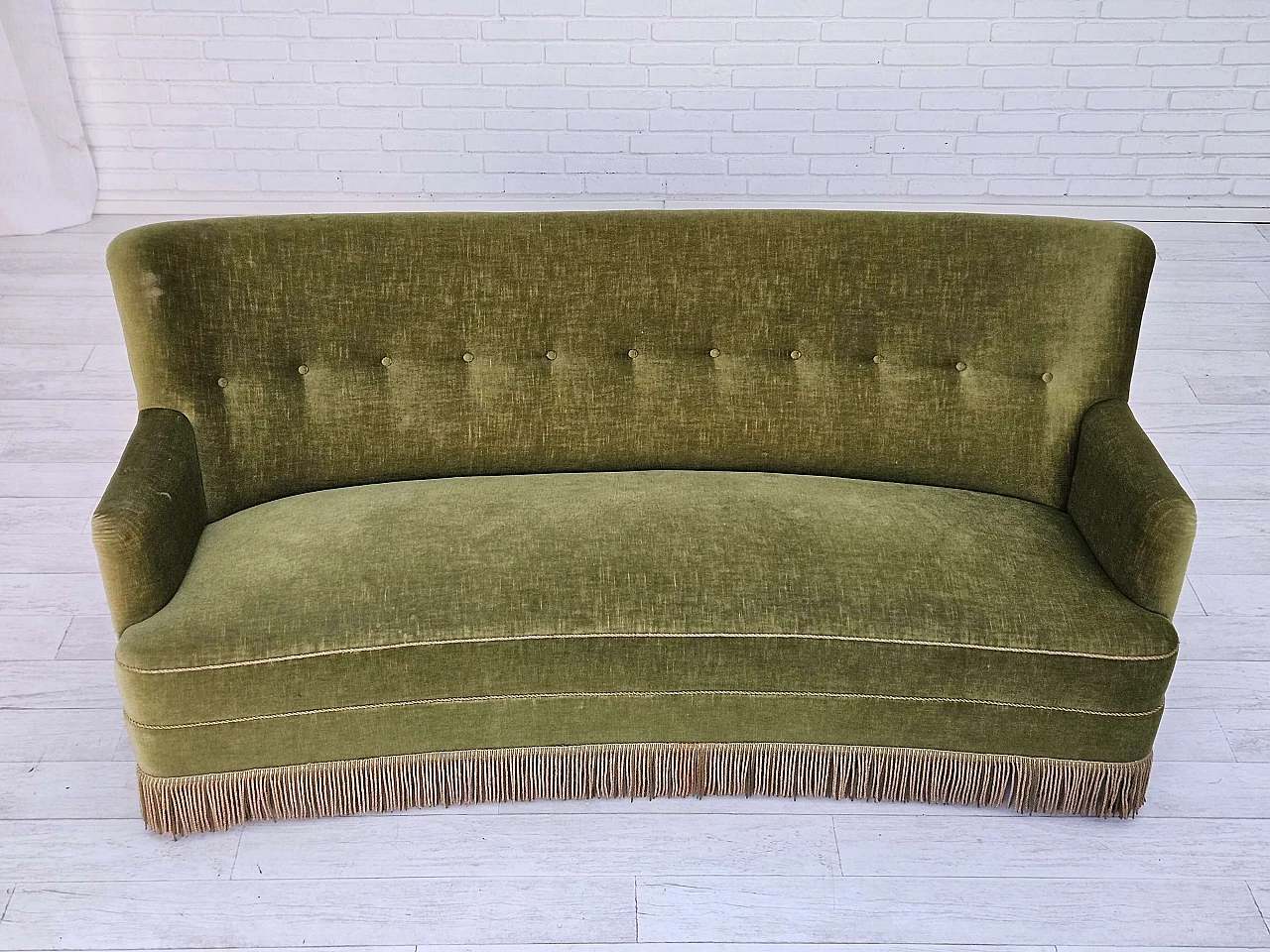 Danish Banana three-seater green velvet sofa with beech legs, 1970s 16