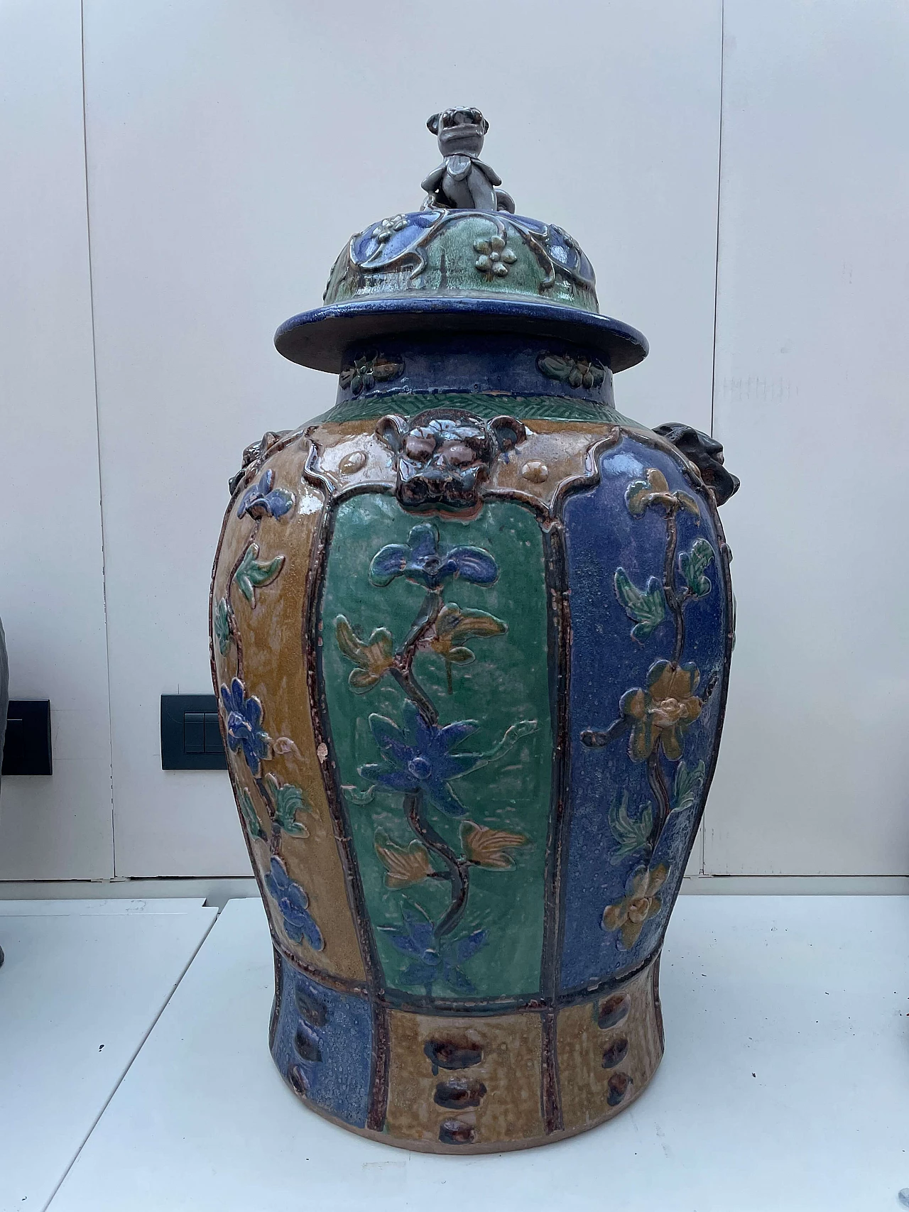 Chinese Sancai glazed earthenware vase, late 19th century 1