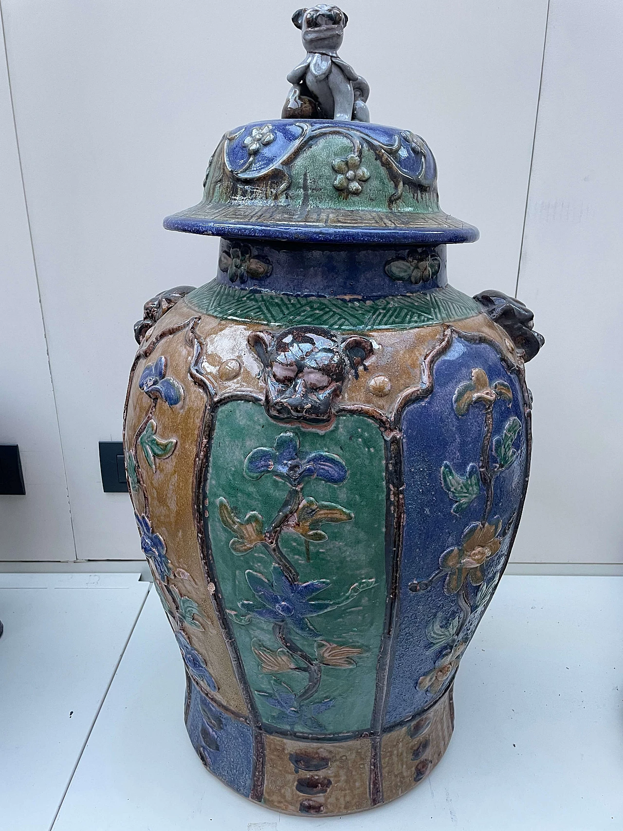 Chinese Sancai glazed earthenware vase, late 19th century 2