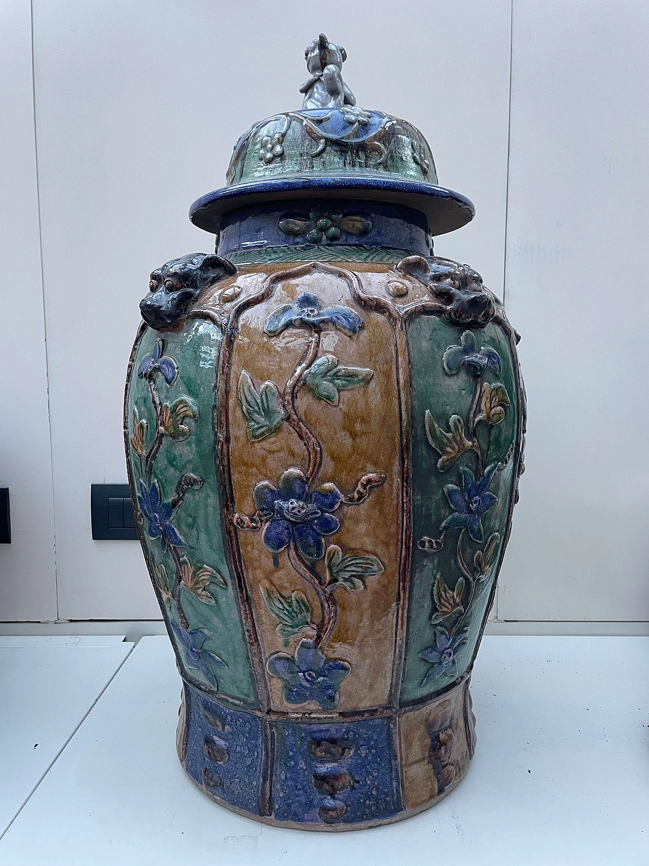 Chinese Sancai glazed earthenware vase, late 19th century 5