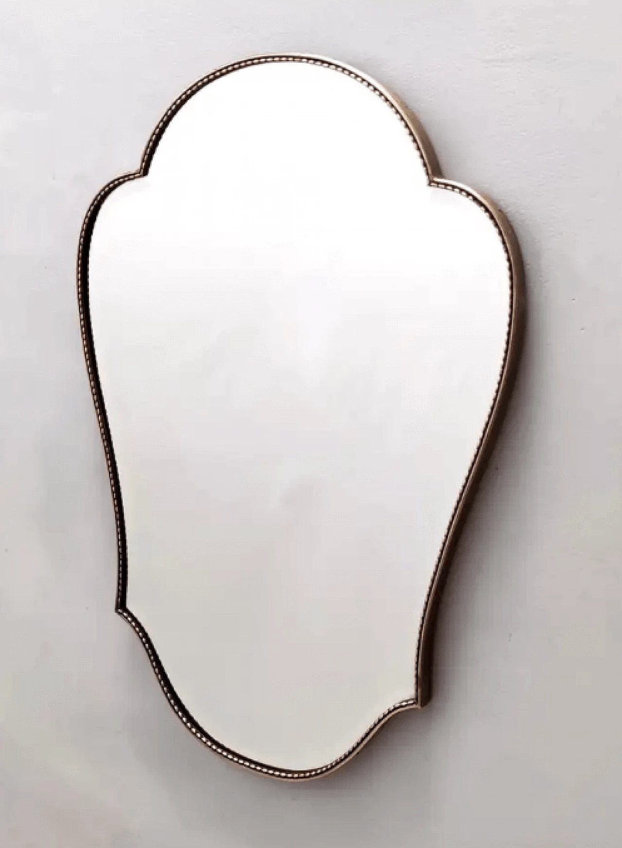 Specchio da parete smussato a forma di scudo in ottone, anni '50 3