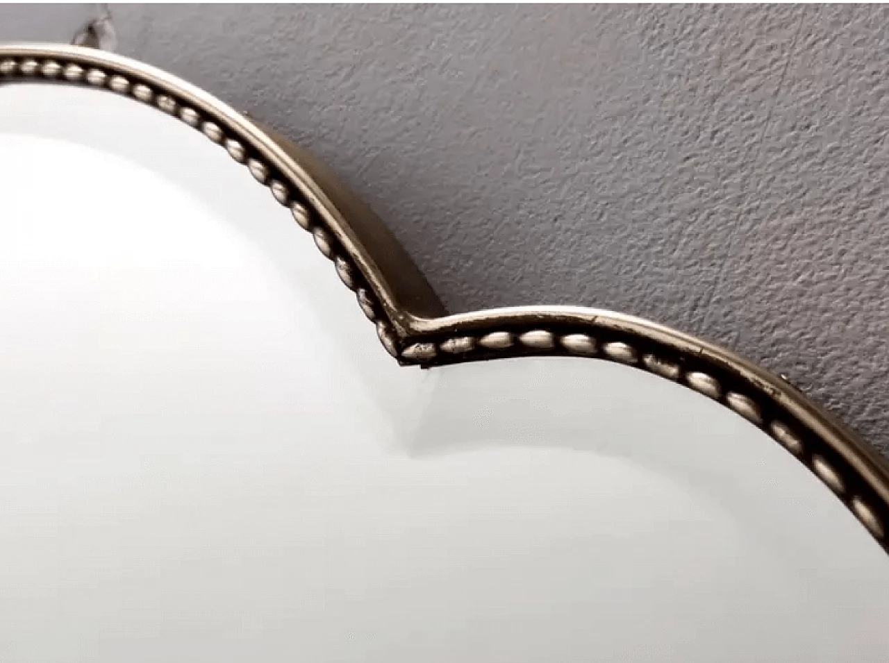 Specchio da parete smussato a forma di scudo in ottone, anni '50 8