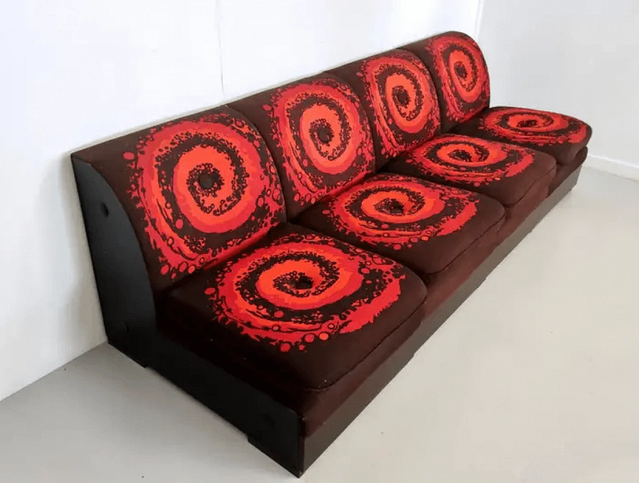 4 Lounge armchairs in wood and cotton, 1970s 3