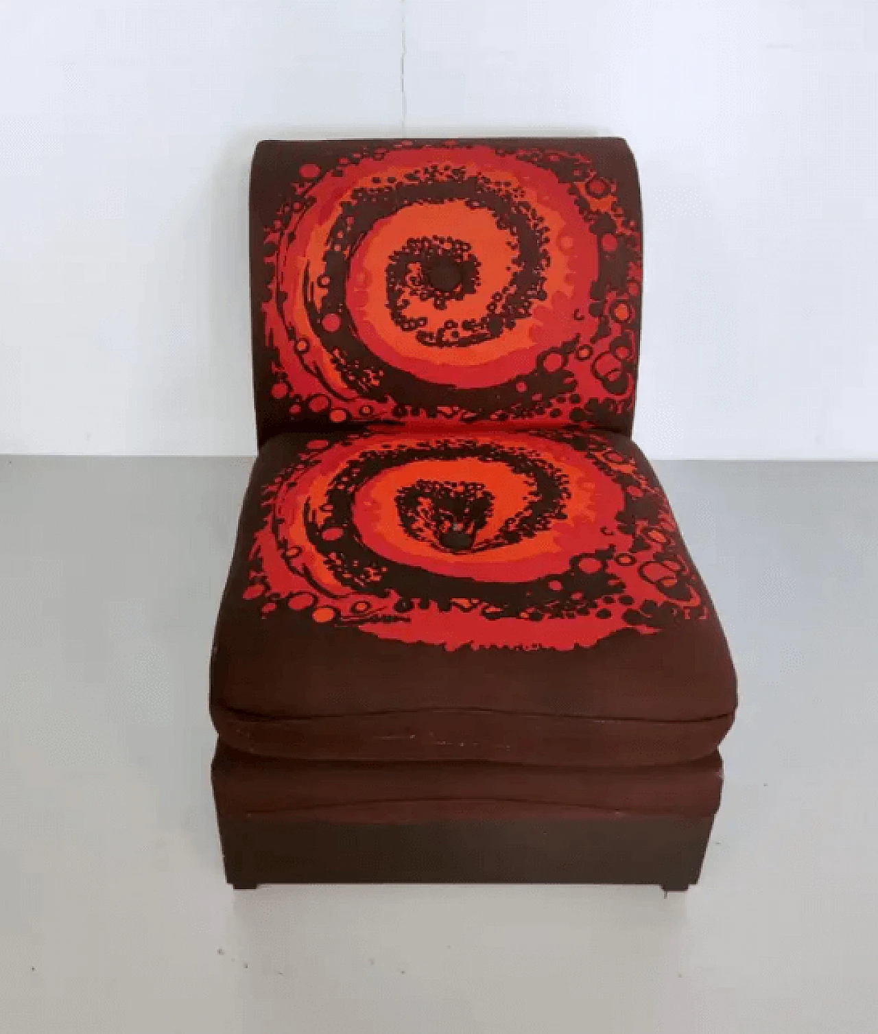 4 Lounge armchairs in wood and cotton, 1970s 5