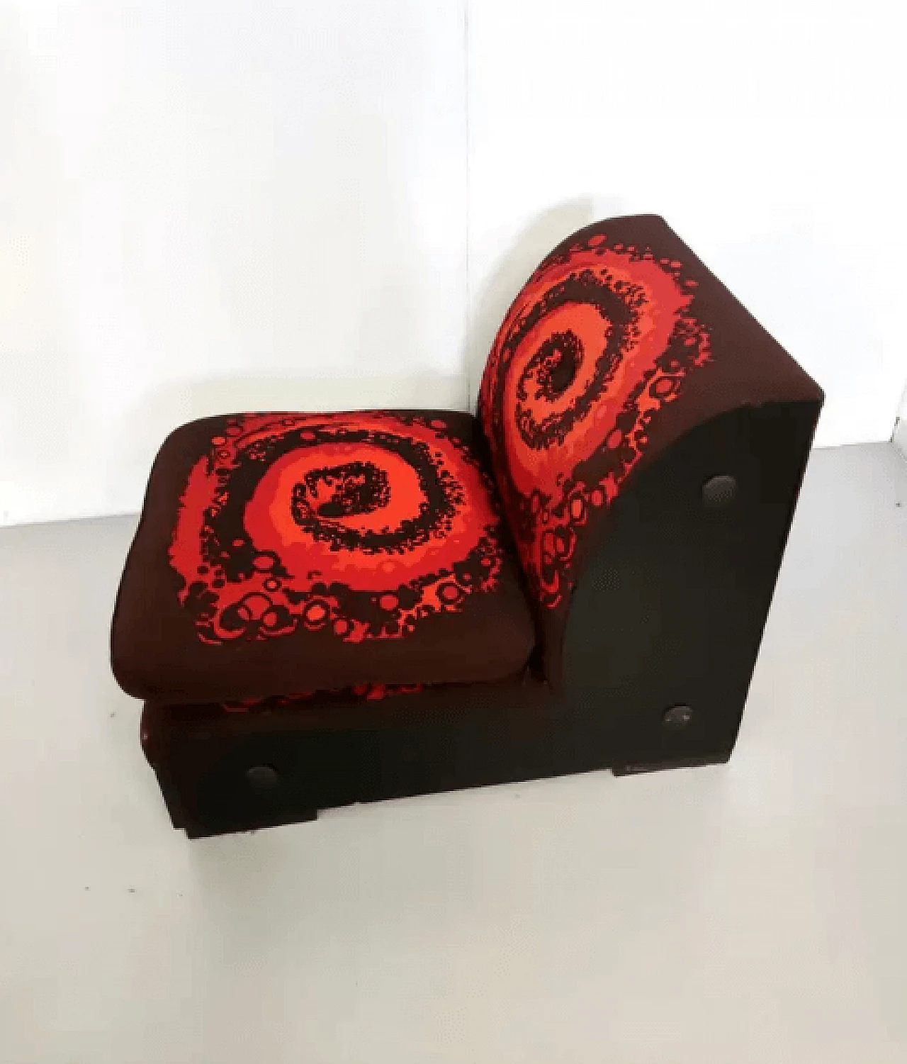 4 Lounge armchairs in wood and cotton, 1970s 7