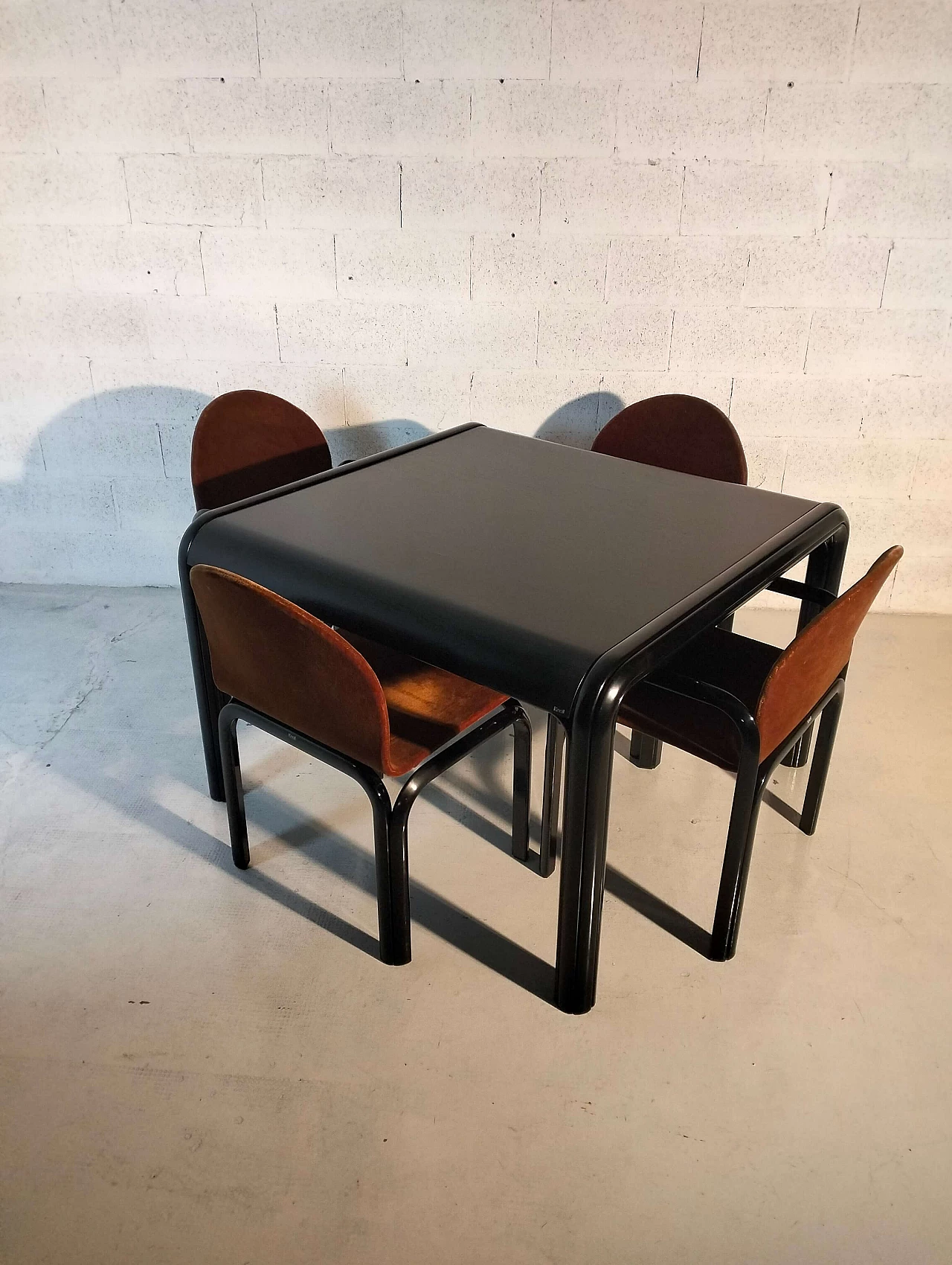 Tavolo quadrato e 4 sedie Orsay di Gae Aulenti per Knoll, anni '80 4