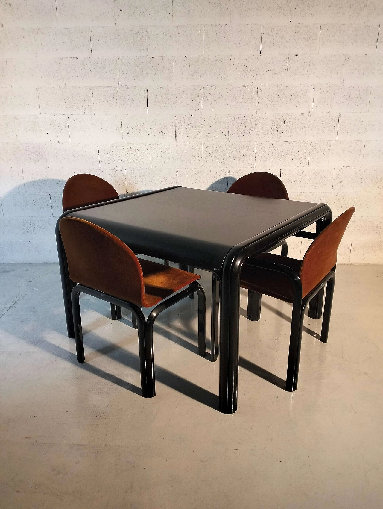 Square table and 4 Orsay chairs by Gae Aulenti for Knoll, 1980s 5