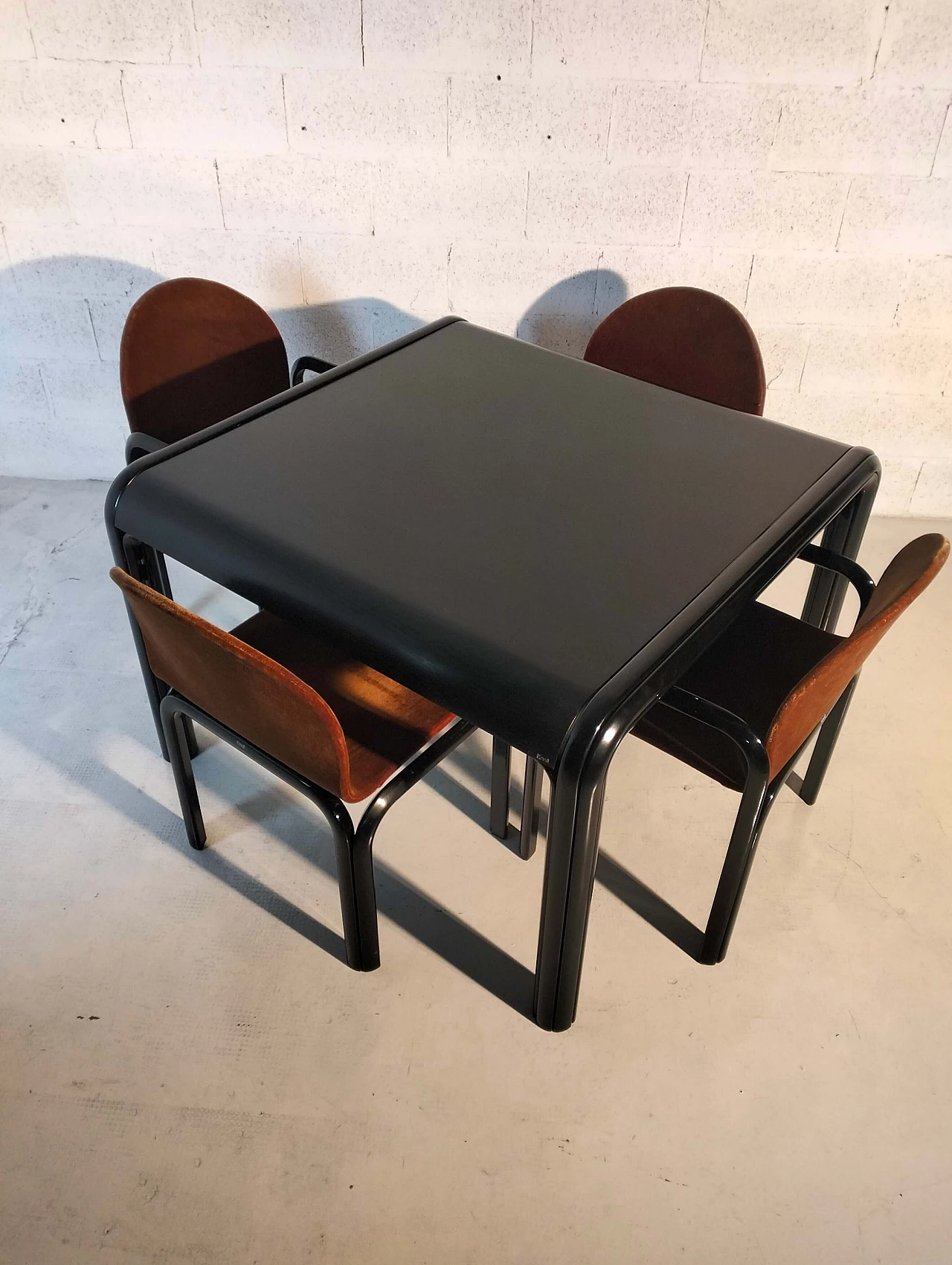 Square table and 4 Orsay chairs by Gae Aulenti for Knoll, 1980s 6