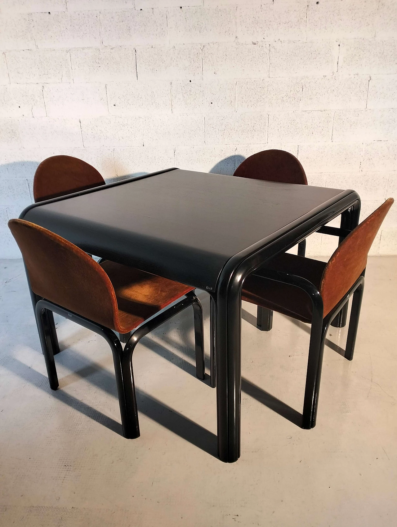 Tavolo quadrato e 4 sedie Orsay di Gae Aulenti per Knoll, anni '80 7