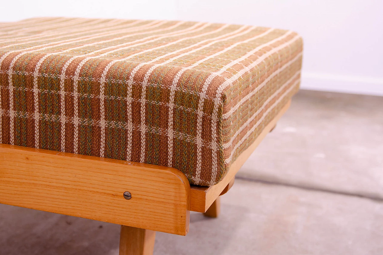 Poggiapiedi di Frantisek Jirák per Tatra Nabytok, anni '60 7