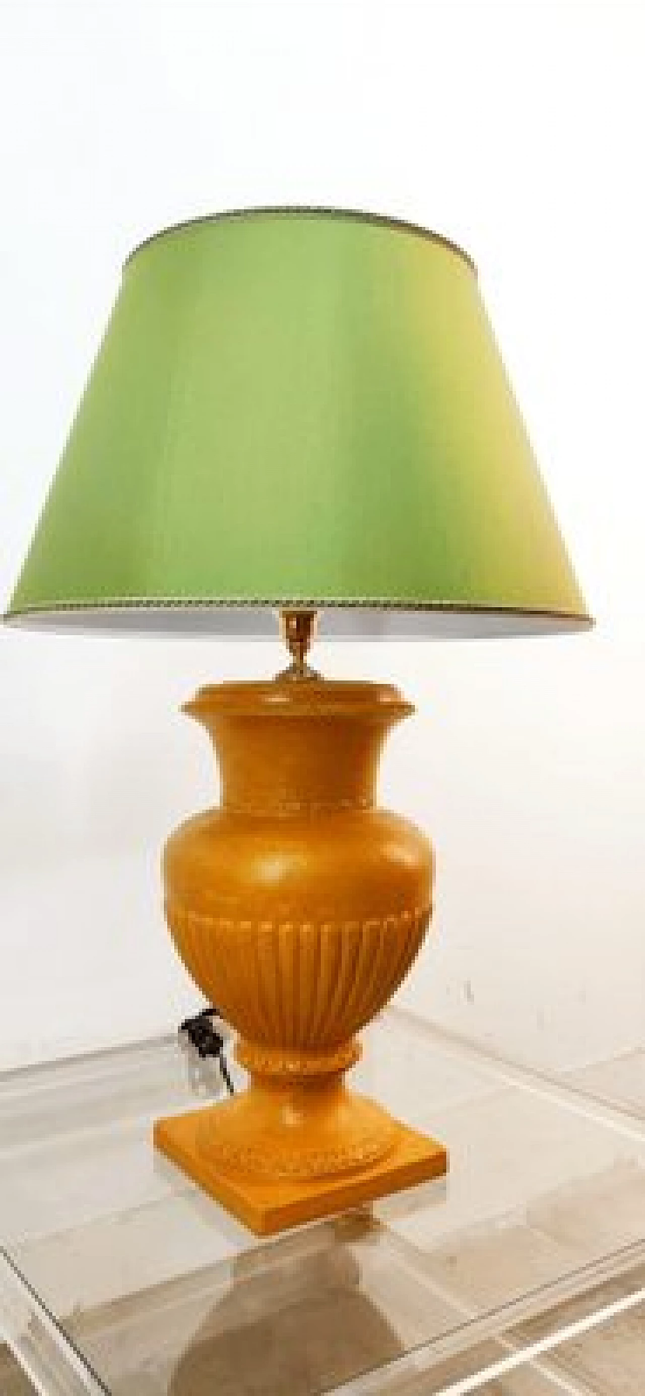Gilded ceramic table lamp with green shade, 1970s 4