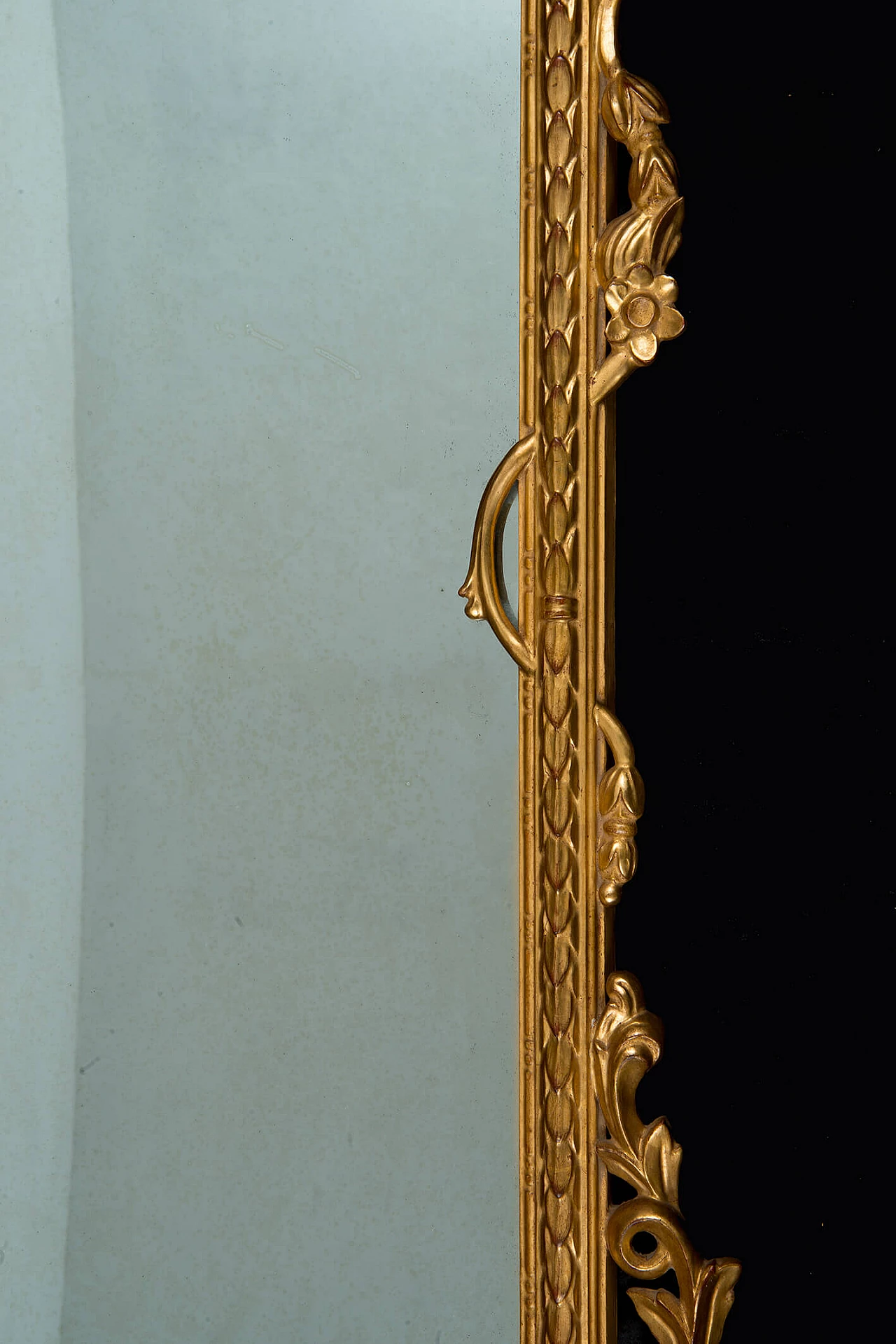 Specchiera stile Luigi XV in legno dorato e intagliato, primo '900 4