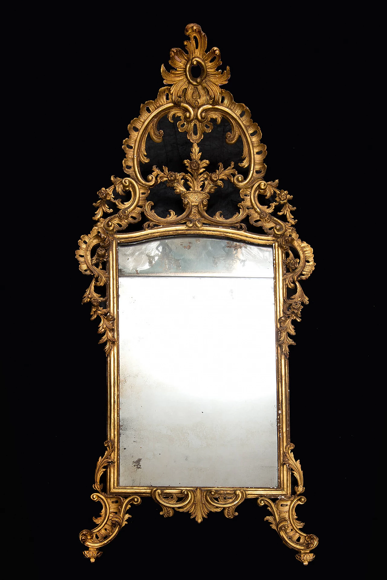 Specchiera Luigi XV napoletana in legno dorato e intagliato, '700 1