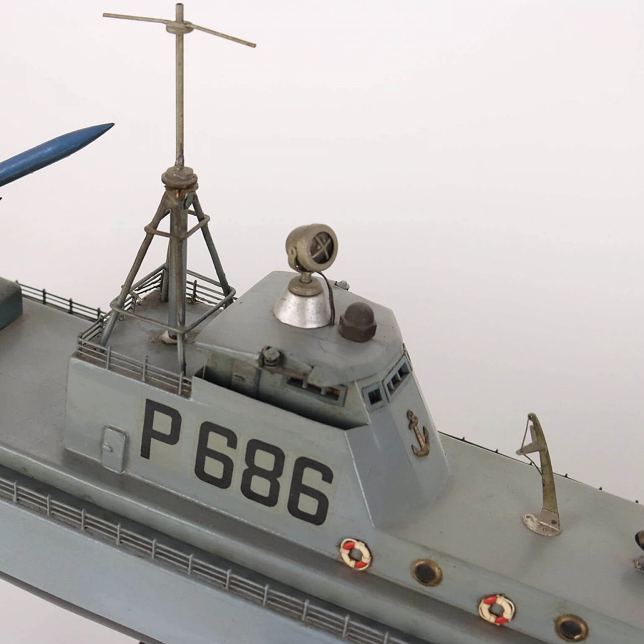 Modellino di nave da guerra in legno 5