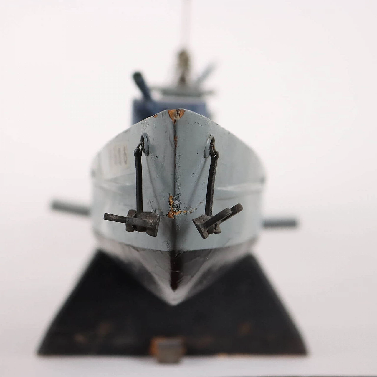 Modellino di nave da guerra in legno 8