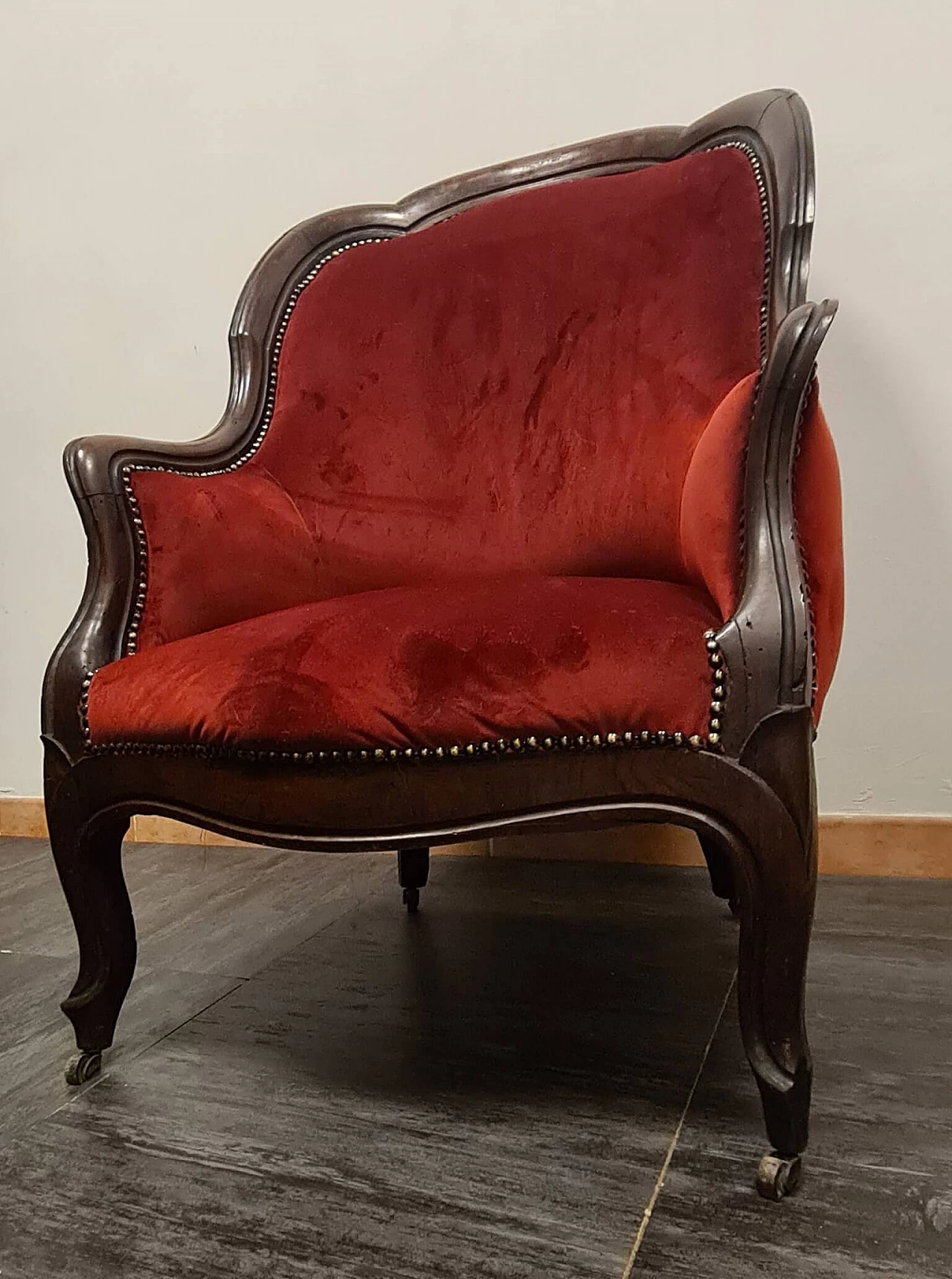 Poltrona inglese con rotelle in legno e tessuto rosso, fine '700 2