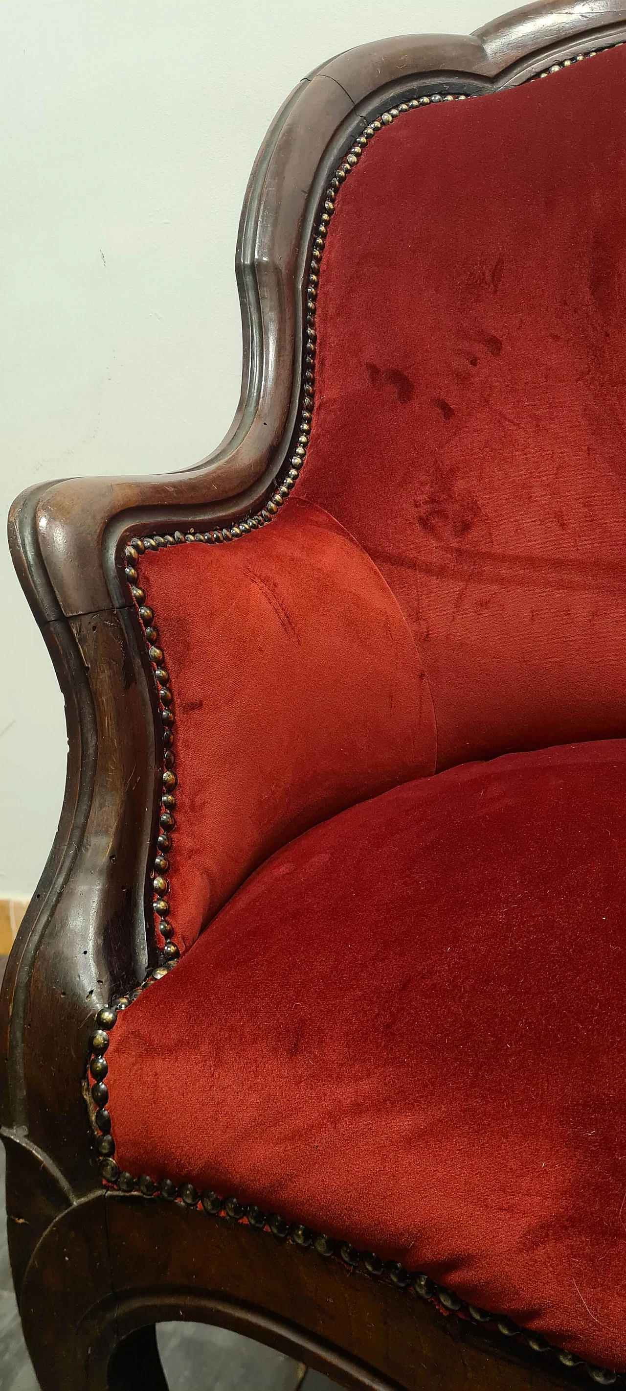 Poltrona inglese con rotelle in legno e tessuto rosso, fine '700 6