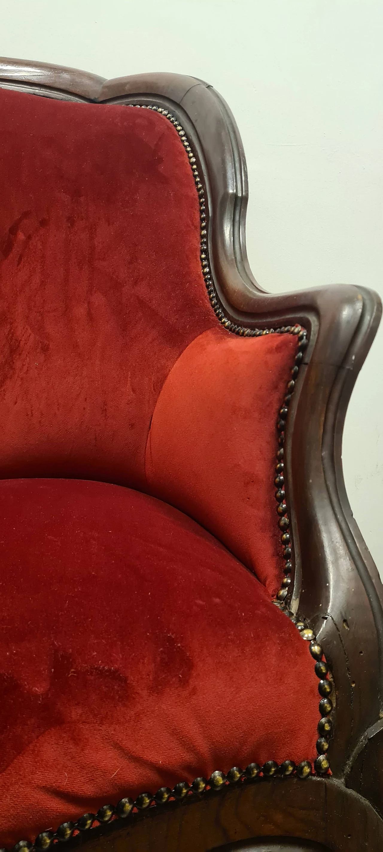 Poltrona inglese con rotelle in legno e tessuto rosso, fine '700 7