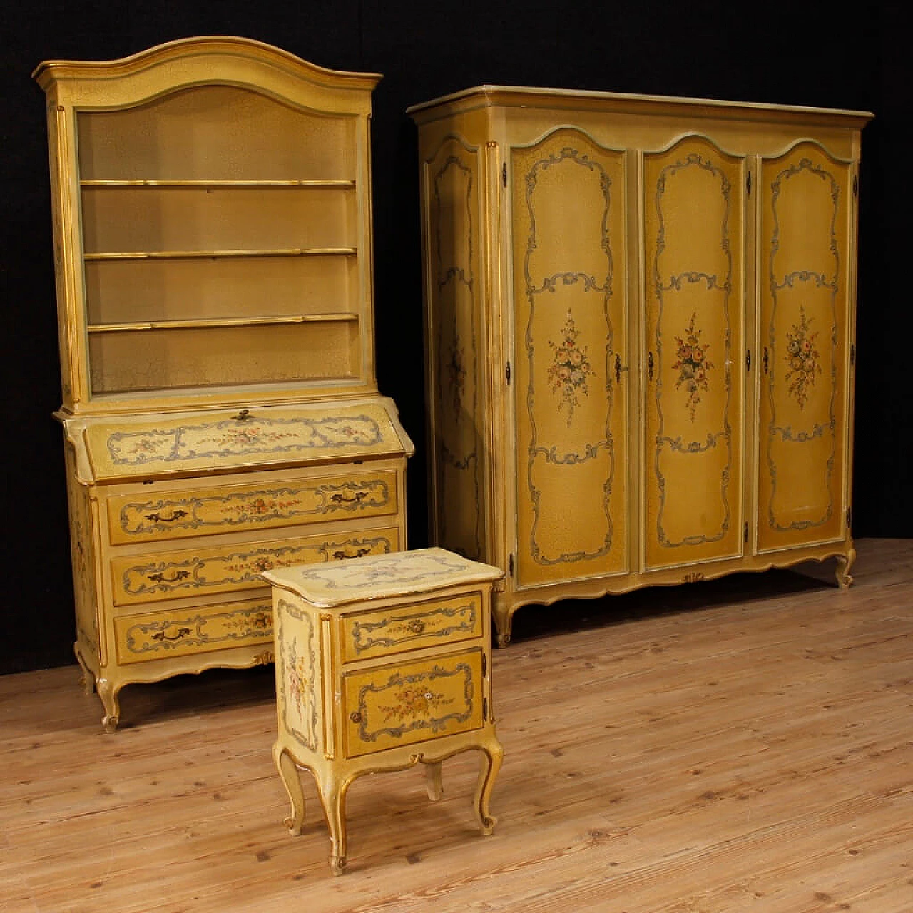 Venetian lacquered, gilded and painted wood trumeau 2
