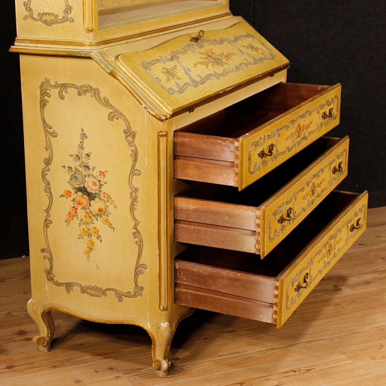 Venetian lacquered, gilded and painted wood trumeau 9