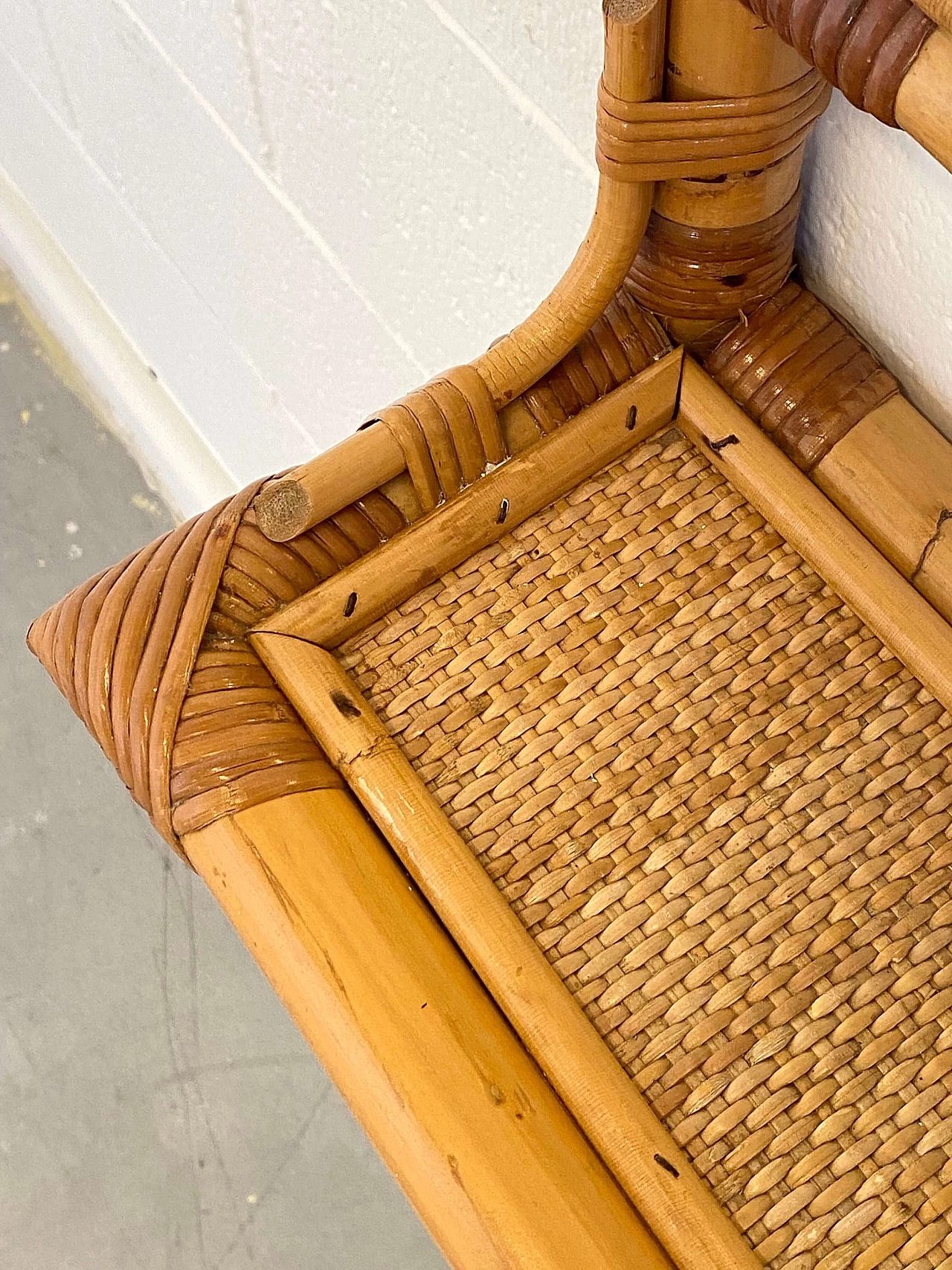 Specchio in bambù con mensola e applique in ottone, anni '70 7