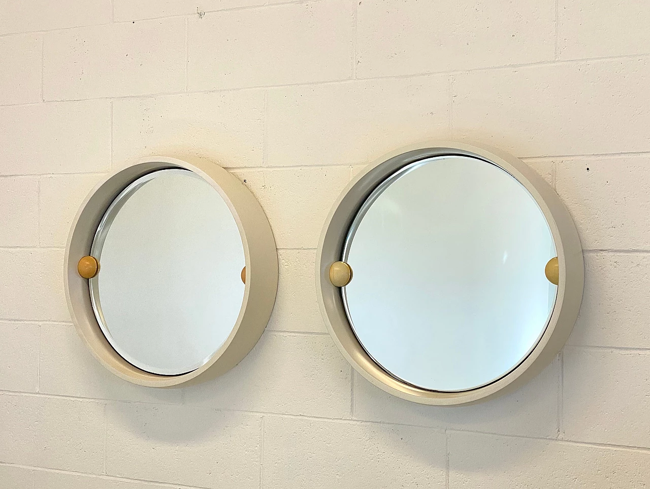 Pair of round ivory lacquered wood tilting mirrors, 1970s 2