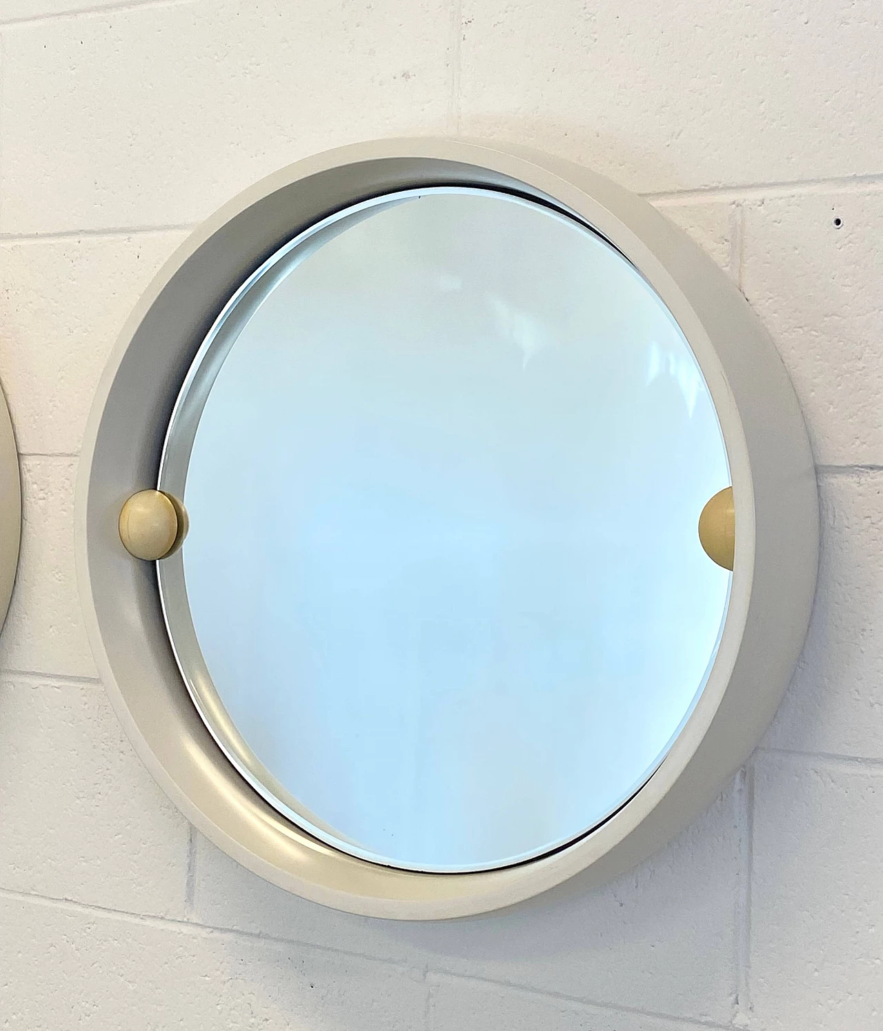 Pair of round ivory lacquered wood tilting mirrors, 1970s 7