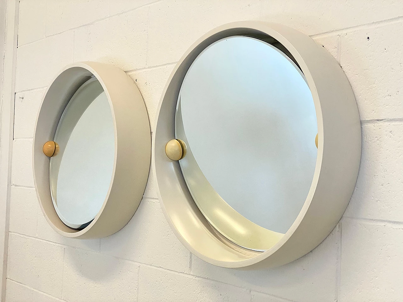 Pair of round ivory lacquered wood tilting mirrors, 1970s 9