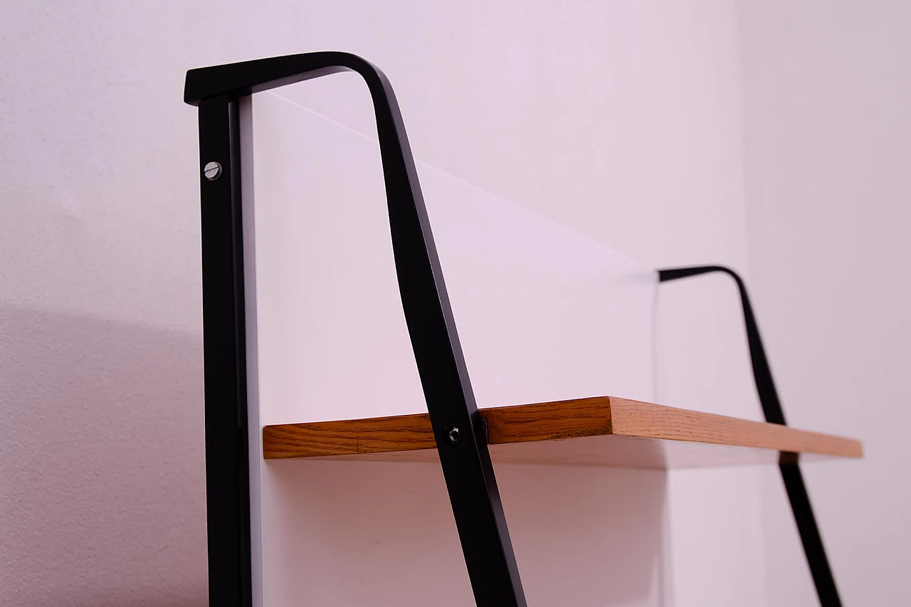 Libreria in faggio di Tatra Nabytok, anni '60 9