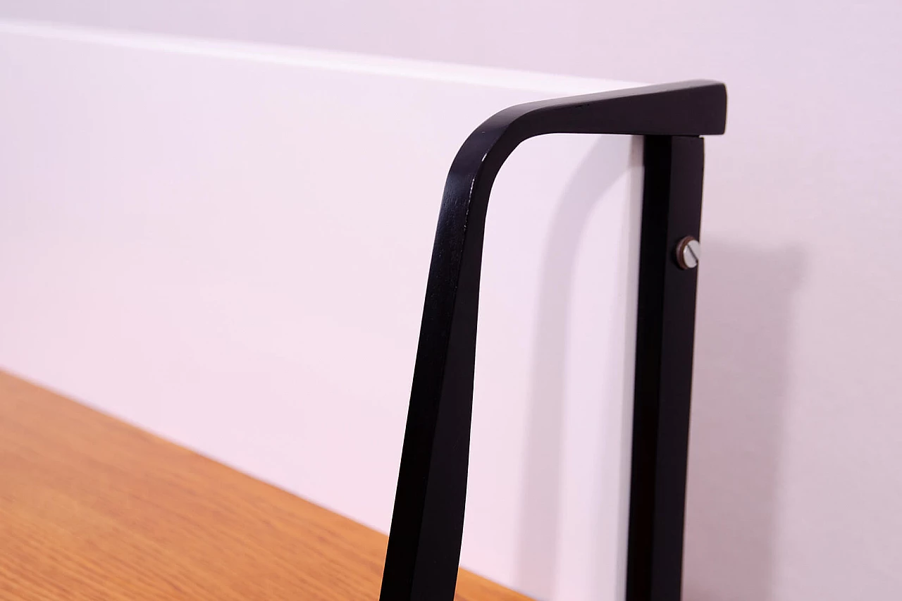 Libreria in faggio di Tatra Nabytok, anni '60 11