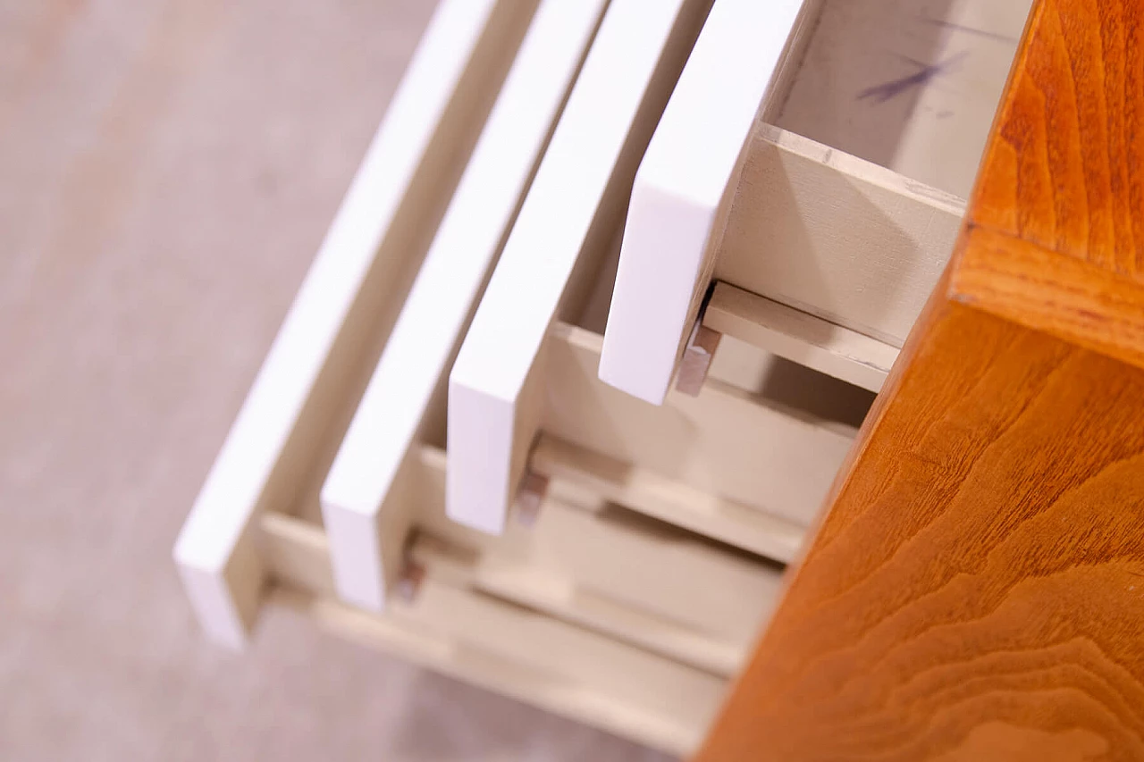 Cassettiera in faggio e compensato di Tatra Nabytok, anni '60 12