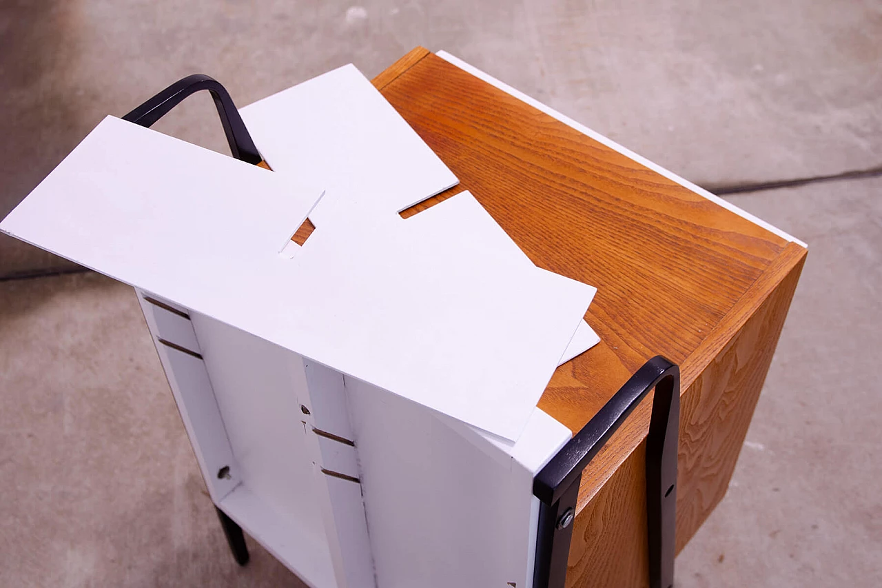 Cassettiera in faggio e compensato di Tatra Nabytok, anni '60 16